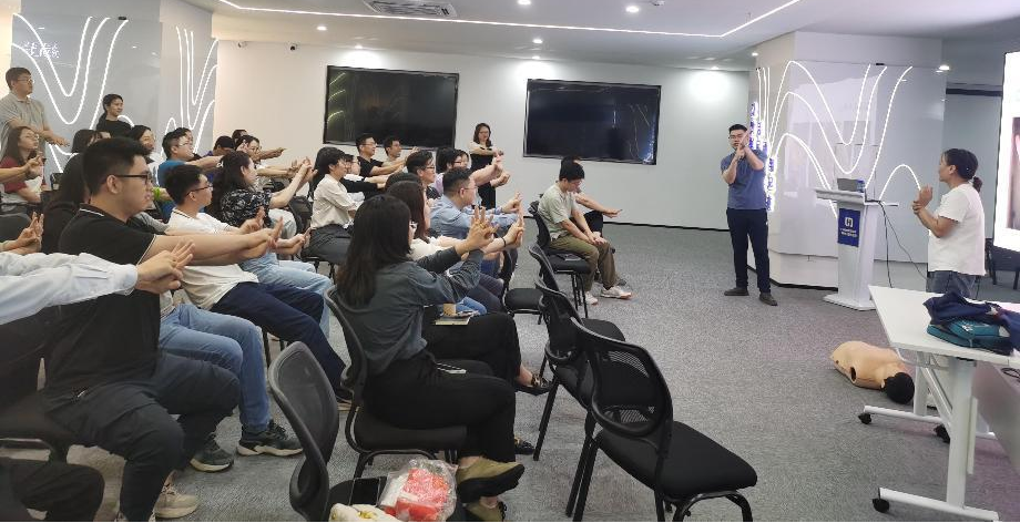 惠创投团支部、kdpay钱包(中国)公司与惠州三院心血管医学中心一团支部联合召开应急救护安全知识与实操培训(图2)